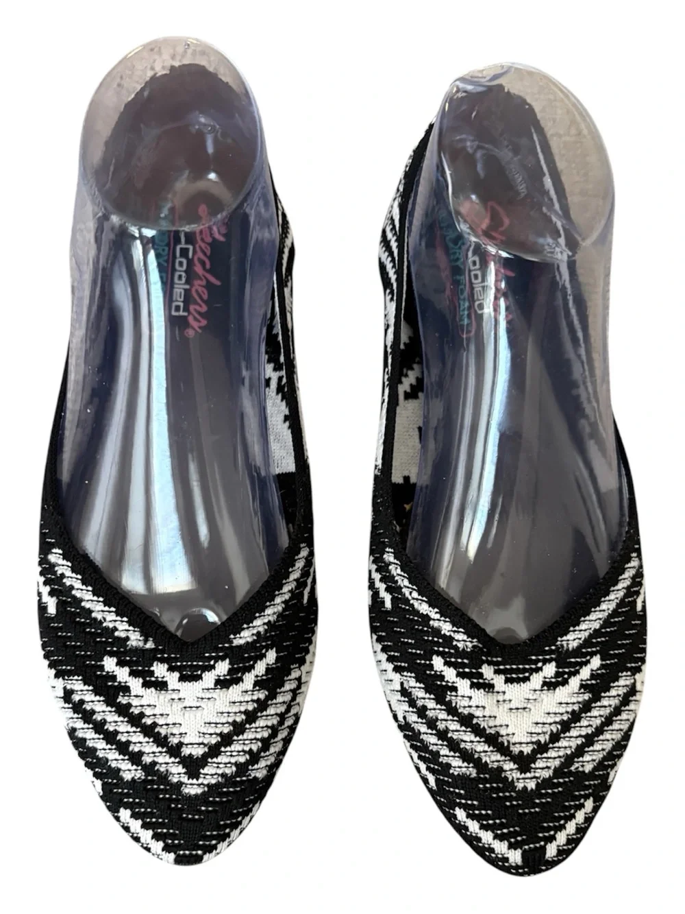 Skechers new without